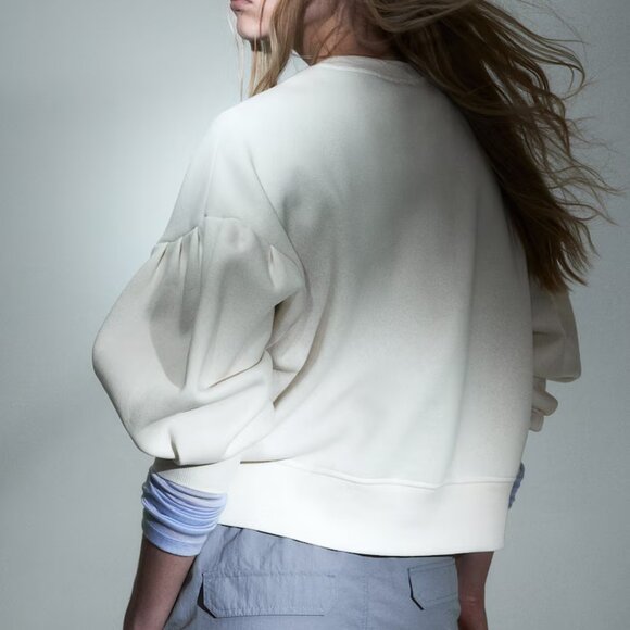 Puff Sleeve Sweatshirt - Divided by H&M - L - Picture 3 of 3